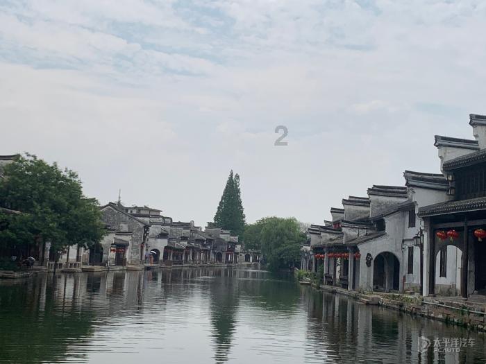 上海市市长龚正会见安提瓜和巴布达总理布朗